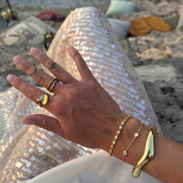 'Cleo' Silhouette Bangle